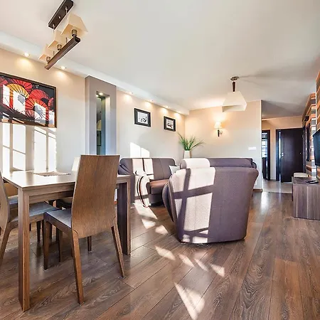 Bulwar Portowy, Sun & Snow