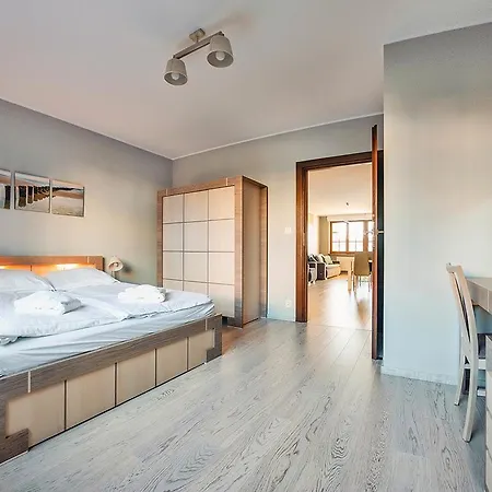 Bulwar Portowy, Sun & Snow