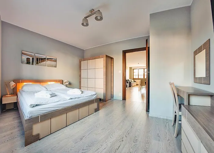 Bulwar Portowy, Sun & Snow